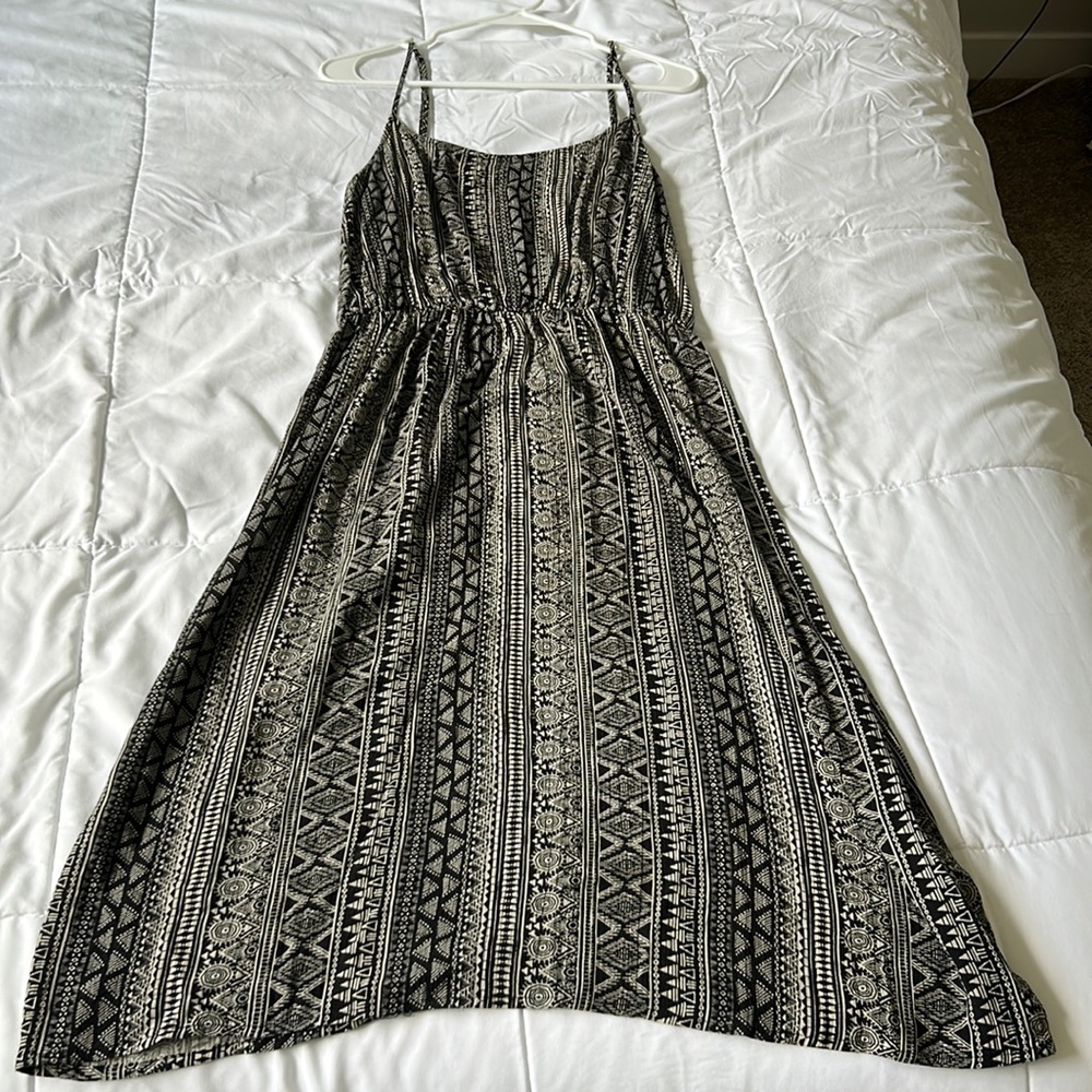 Black / White Geometric Pattern Midi Dress